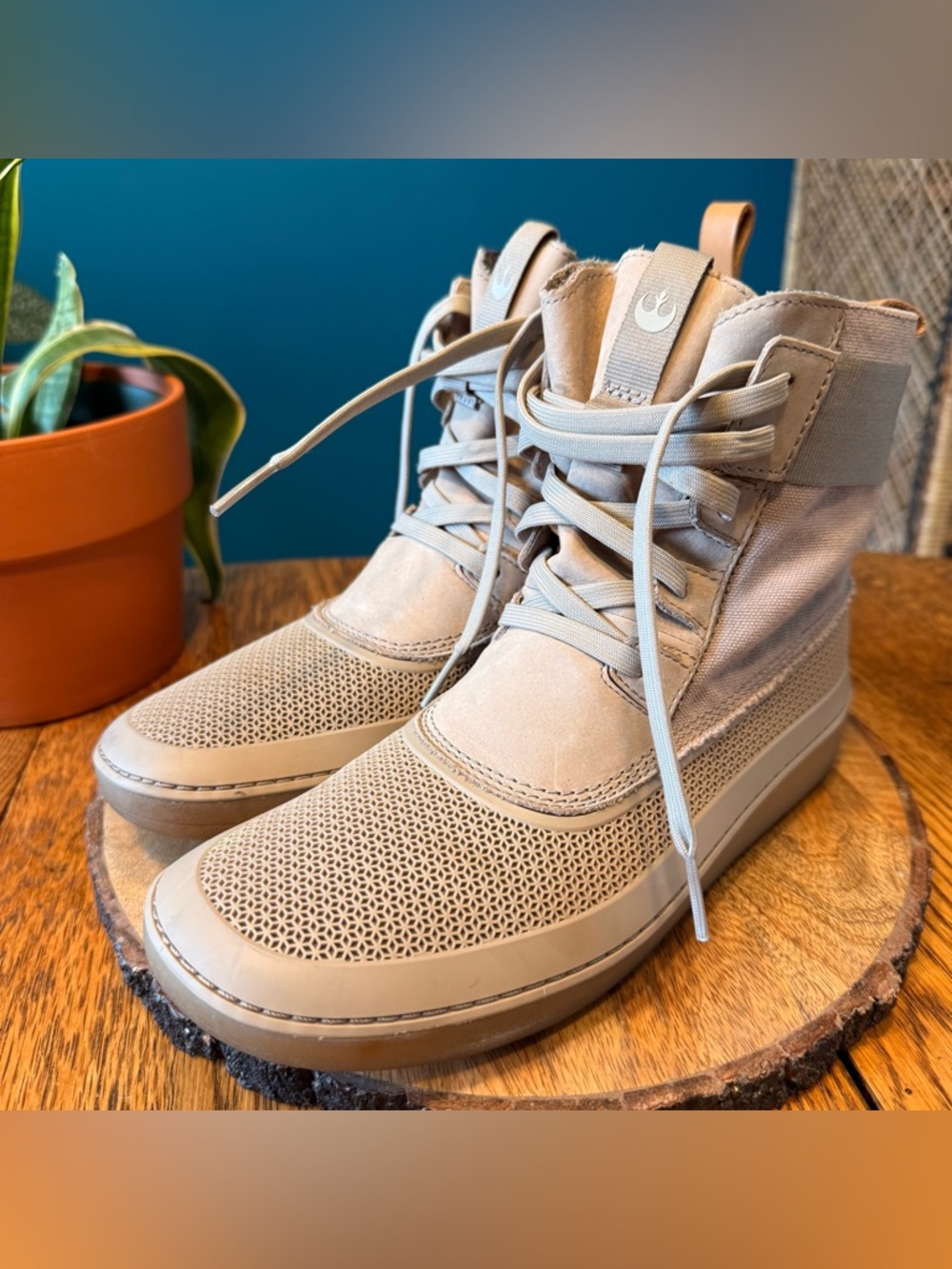 Clarks Rey Star Wars Boots Women’s 7 Beige Suede Cosplay Jedi Lucasfilm